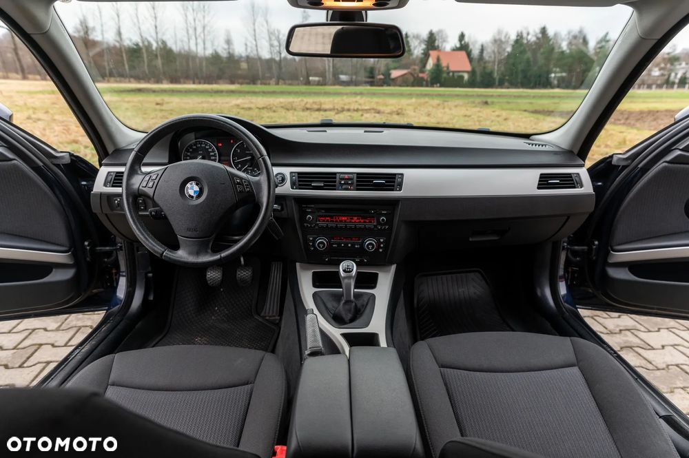 BMW Seria 3 318i - 21