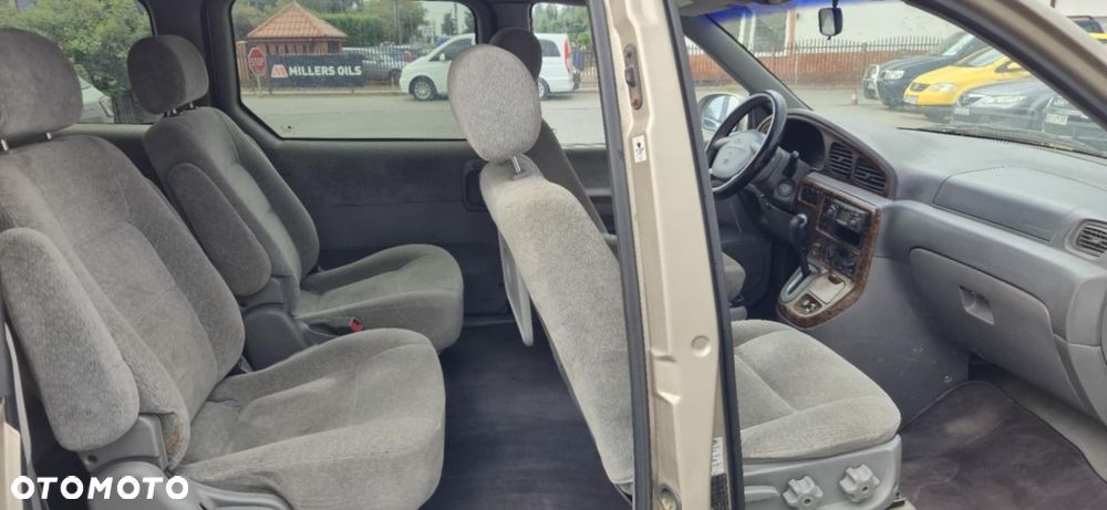 Kia Carnival - 9