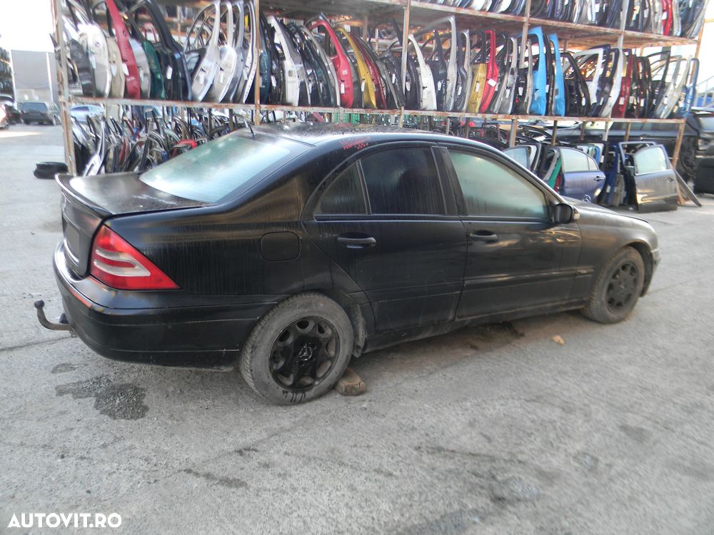 Dezmembrari  Mercedes-Benz C-CLASS (W203)  2000  > 2007 C 200 CDI (20 - 44