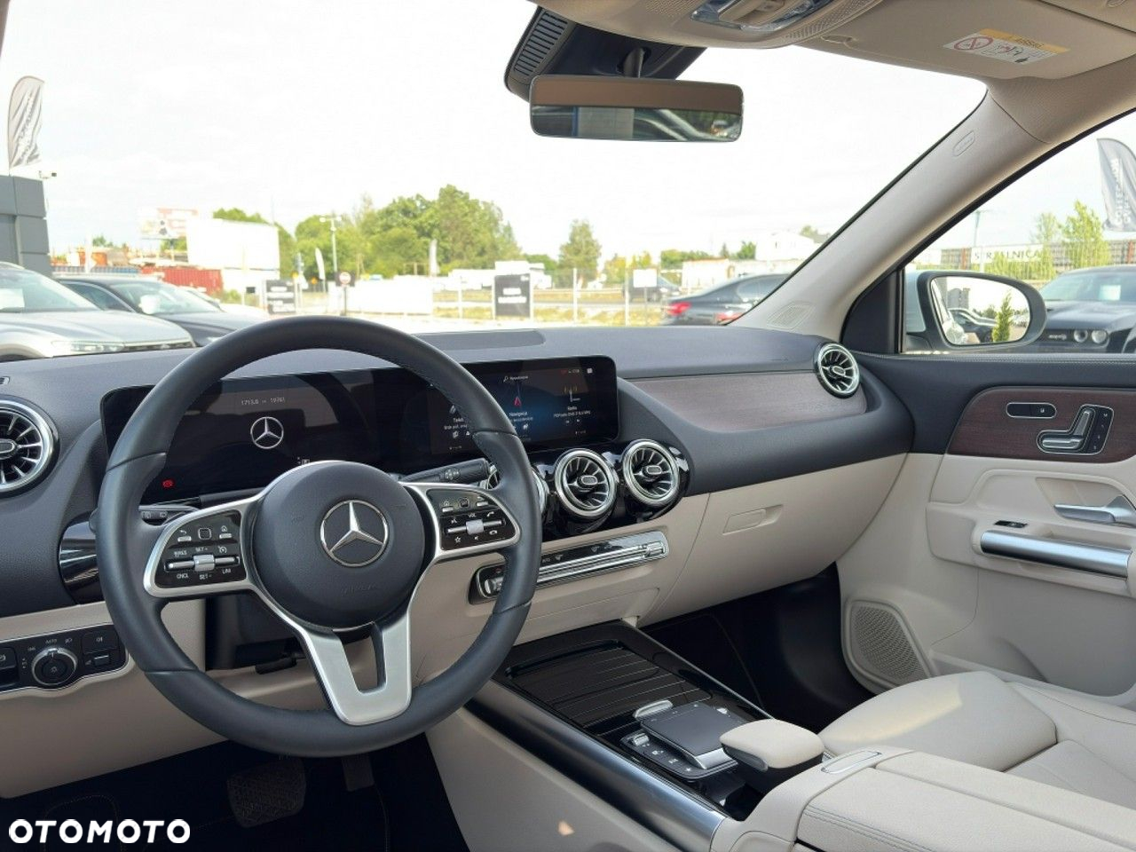 Mercedes-Benz GLA - 12