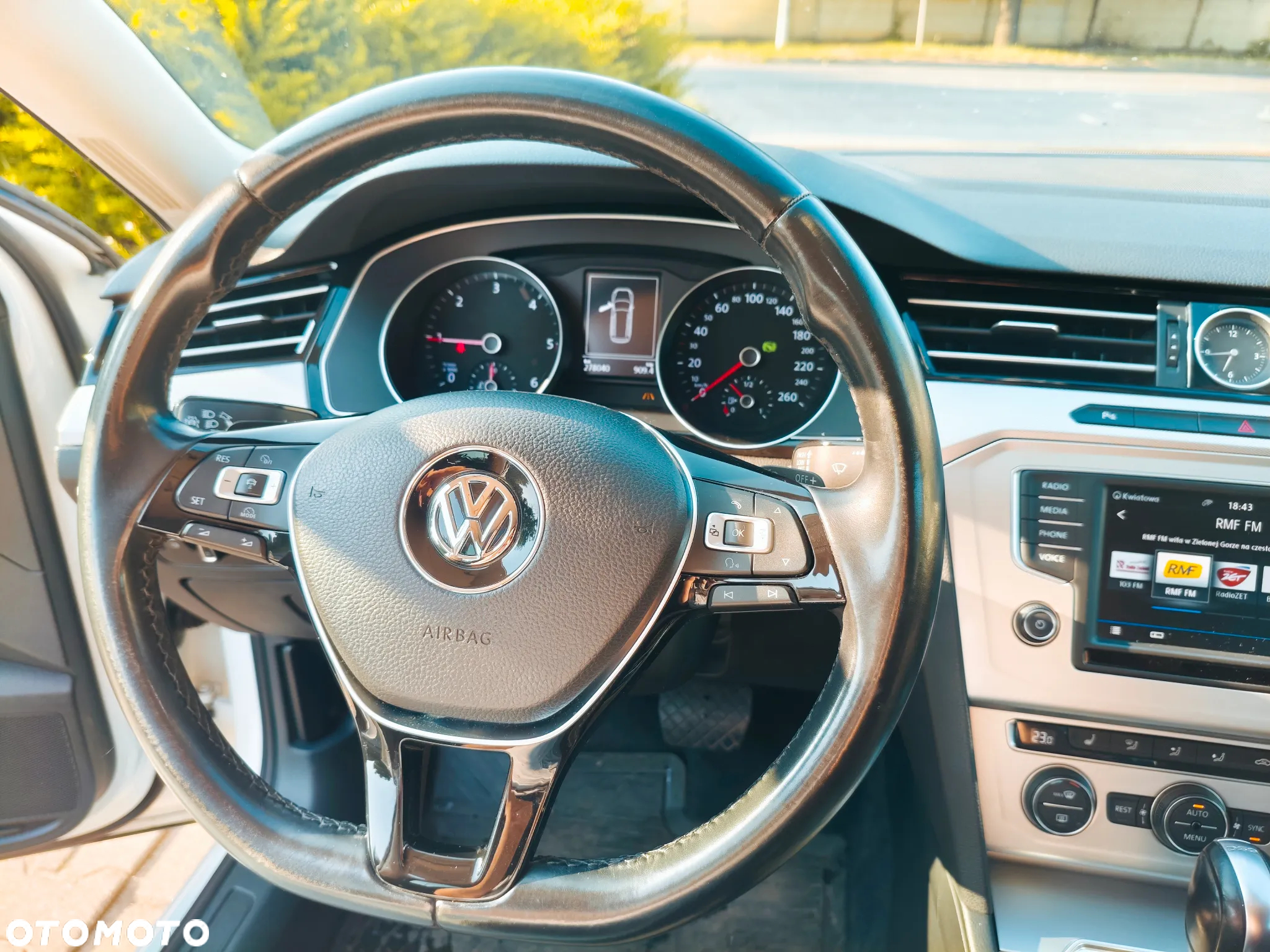 Volkswagen Passat 2.0 TDI BMT Comfortline DSG - 13