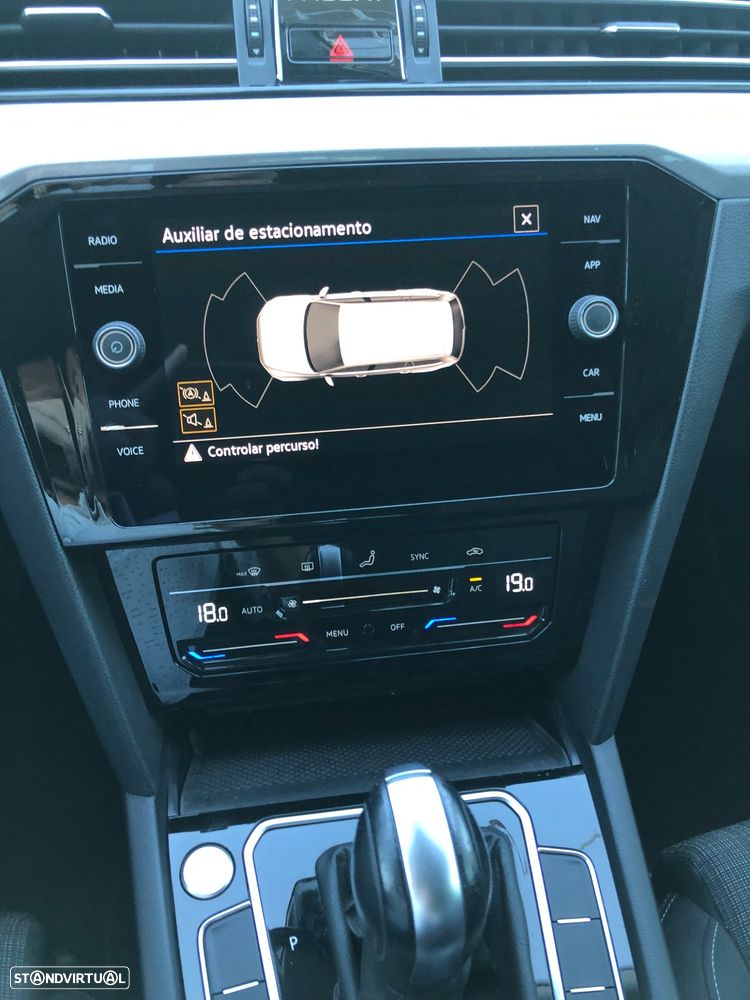 VW Passat Variant 2.0 TDI Business DSG - 38