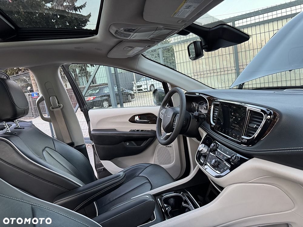 Chrysler Pacifica - 20