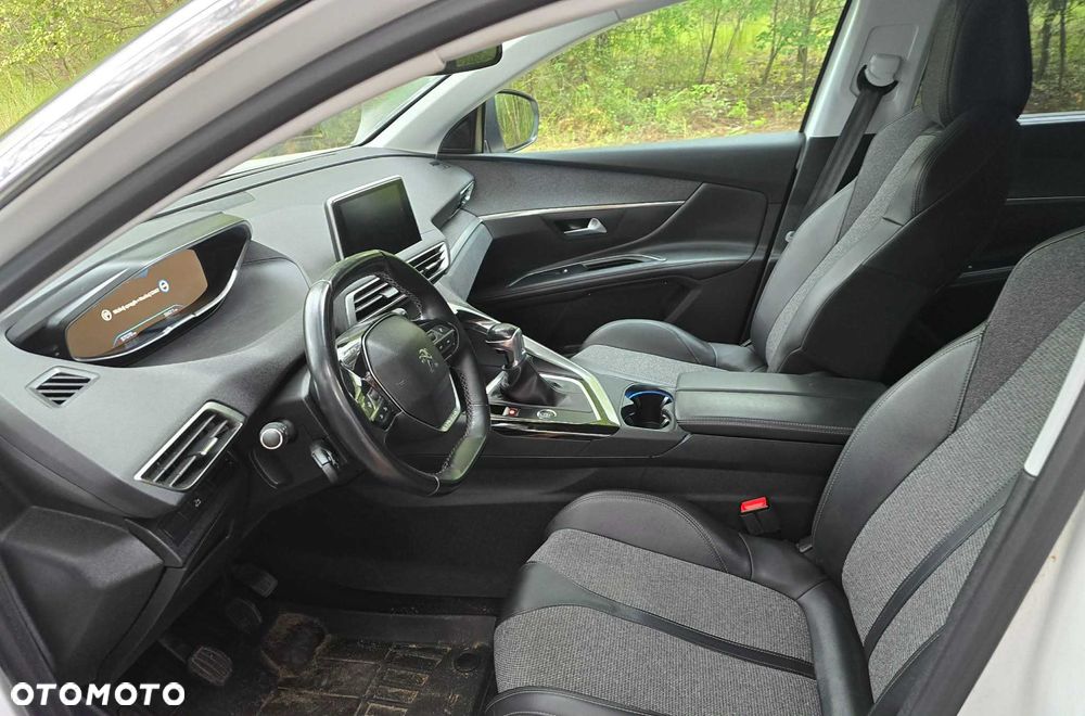 Peugeot 5008 - 8