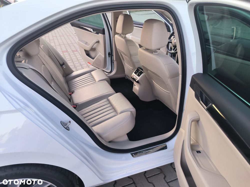Skoda Superb 2.0 TDI 4x4 L&K DSG - 11