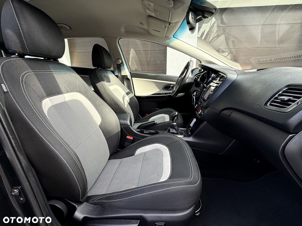 Kia Ceed 1.6 GDI Business Line - 29