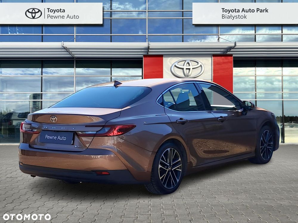 Toyota Camry - 5