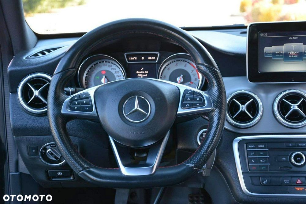 Mercedes-Benz GLA 200 AMG Line - 22