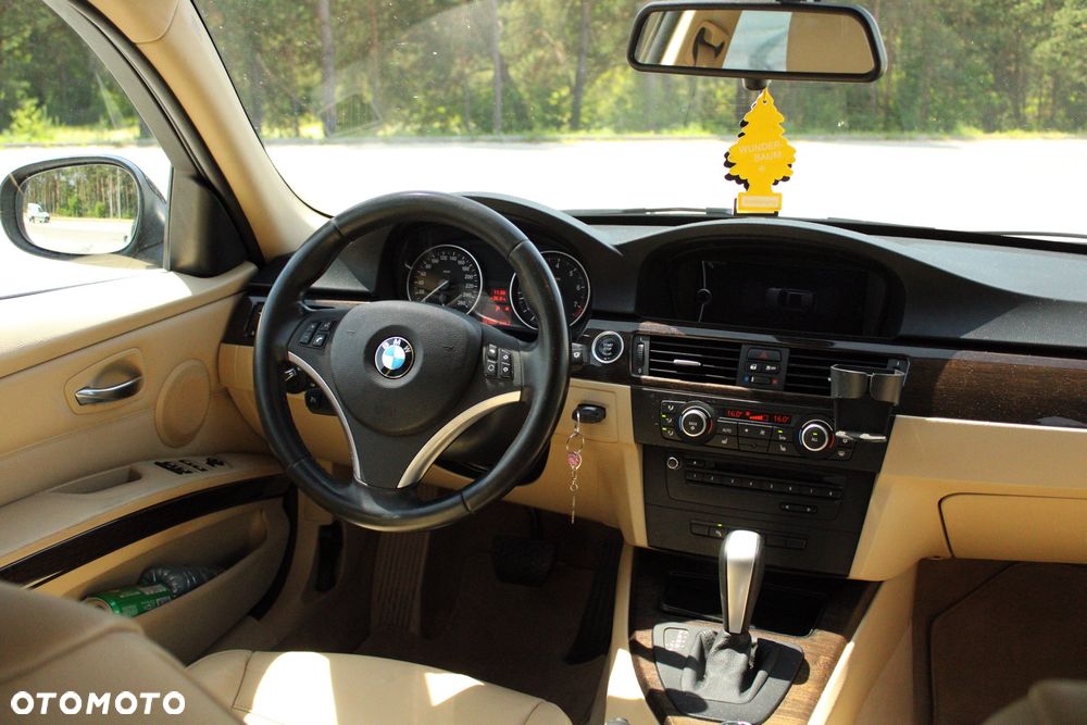 BMW Seria 3 325i xDrive Edition Exclusive - 24