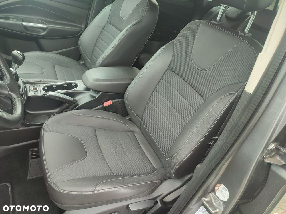 Ford Kuga 2.0 TDCi 2x4 Titanium - 19