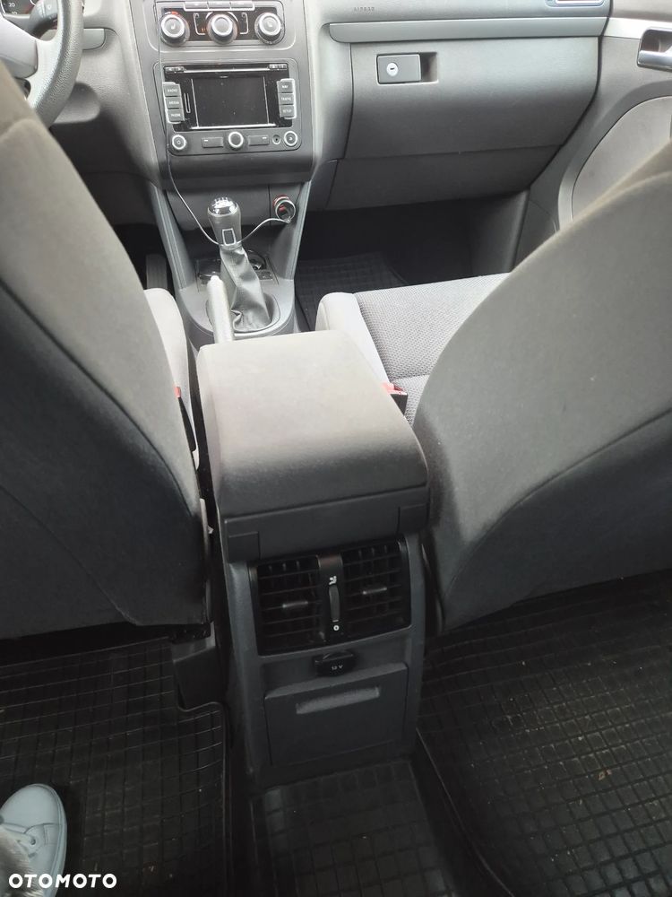 Volkswagen Touran - 14