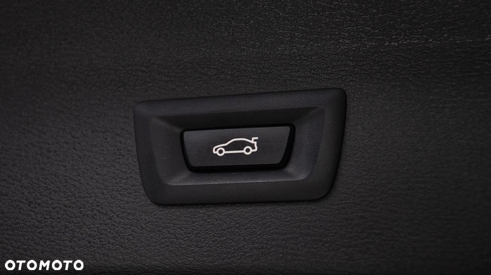 BMW X1 sDrive18i - 28