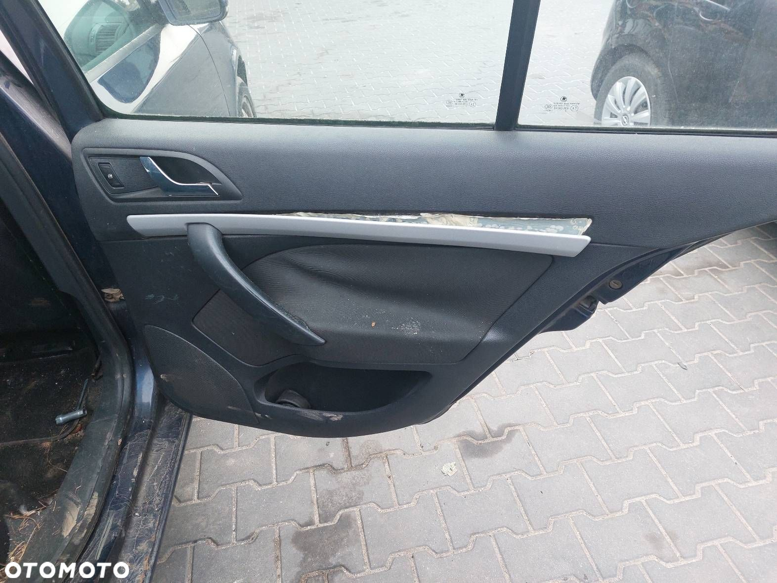 FOTELE KOMPLET KANAPA TYŁ BOCZKI SKODA OCTAVIA II LIFT HB 5D - 7