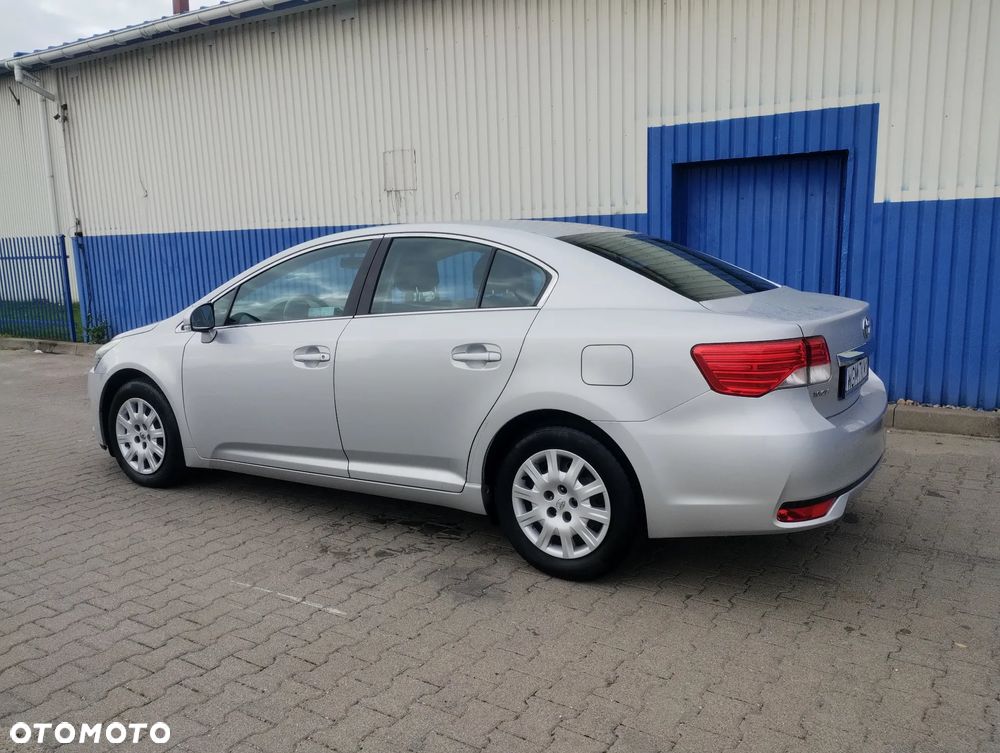 Toyota Avensis 2.0 D-4D Sol - 2