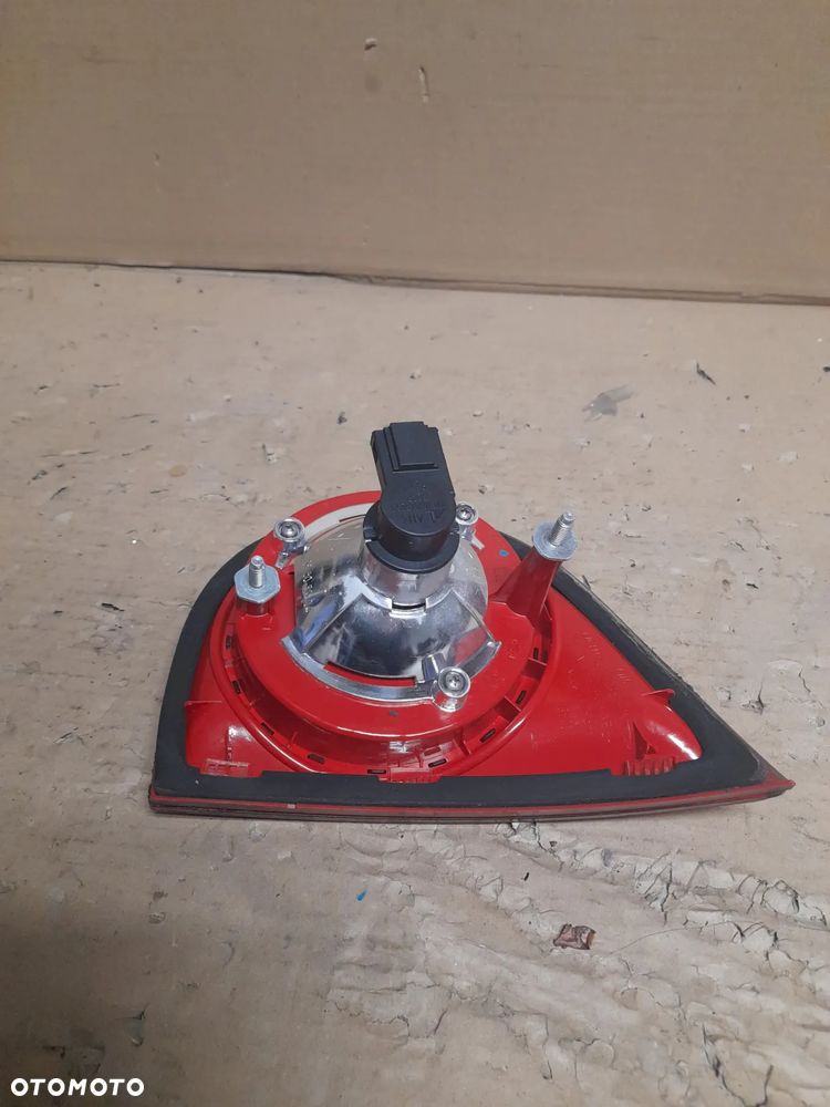 lampa lewa tył w klapę golf 5 1k6945093f - 4