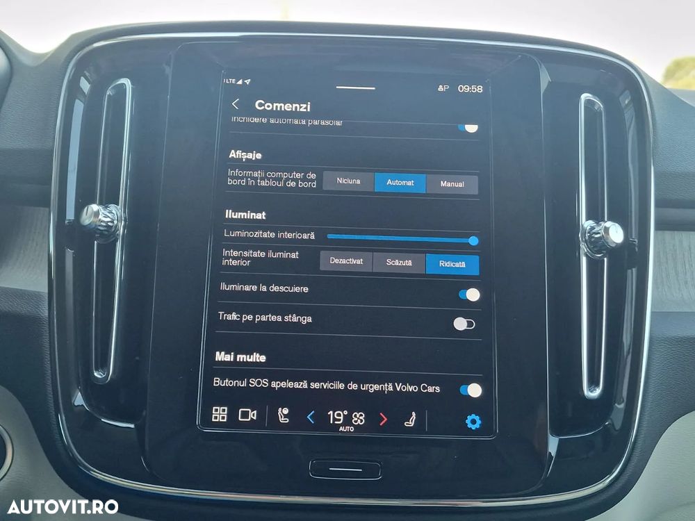 Volvo XC 40 B4 AT FWD MHEV Ultimate Dark - 25