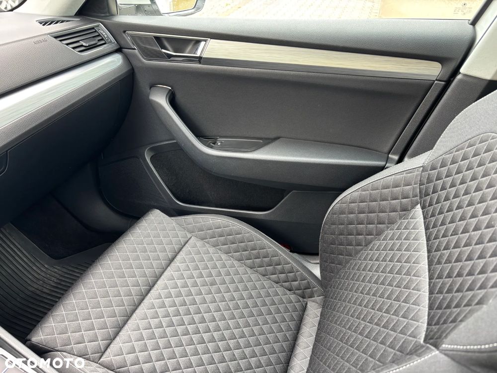 Skoda Superb 2.0 TDI SCR Ambition - 22