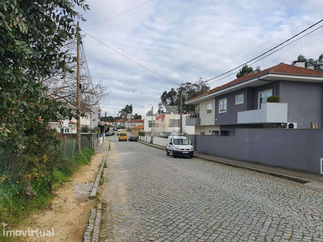Lote com 600 m2 para moradia 4 frentes, a 6 min. da praia - Grande imagem: 3/17