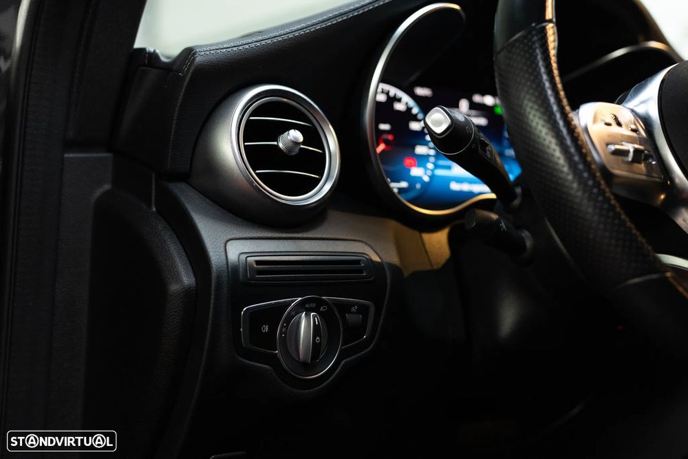 Mercedes-Benz GLC 300 e 4Matic 9G-TRONIC AMG Line - 29