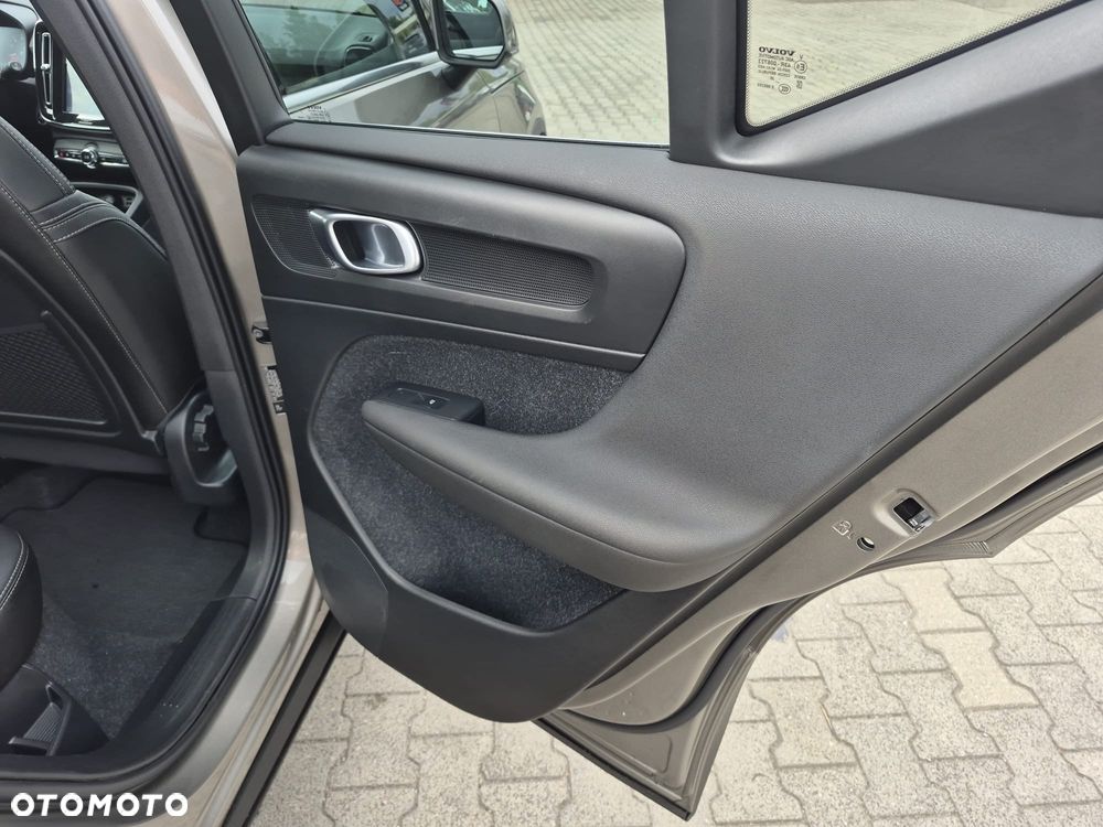 Volvo XC 40 - 30