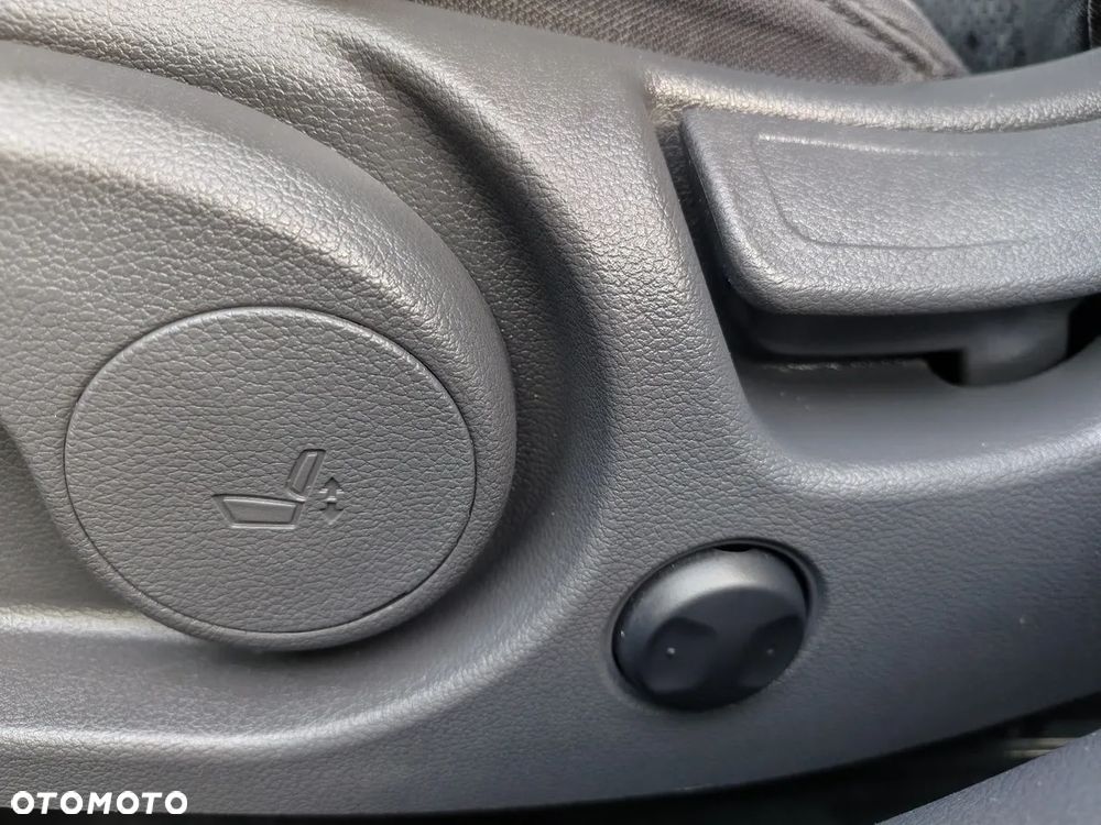 Hyundai IONIQ - 12