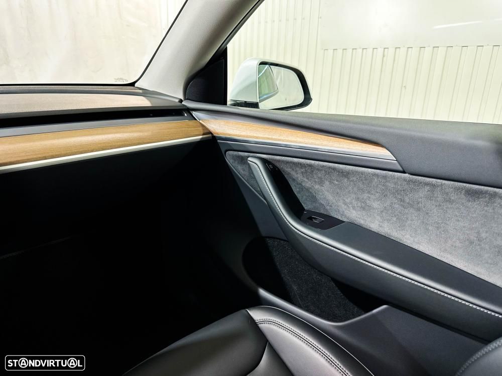 Tesla Model Y Long Range Dual Motor AWD - 25