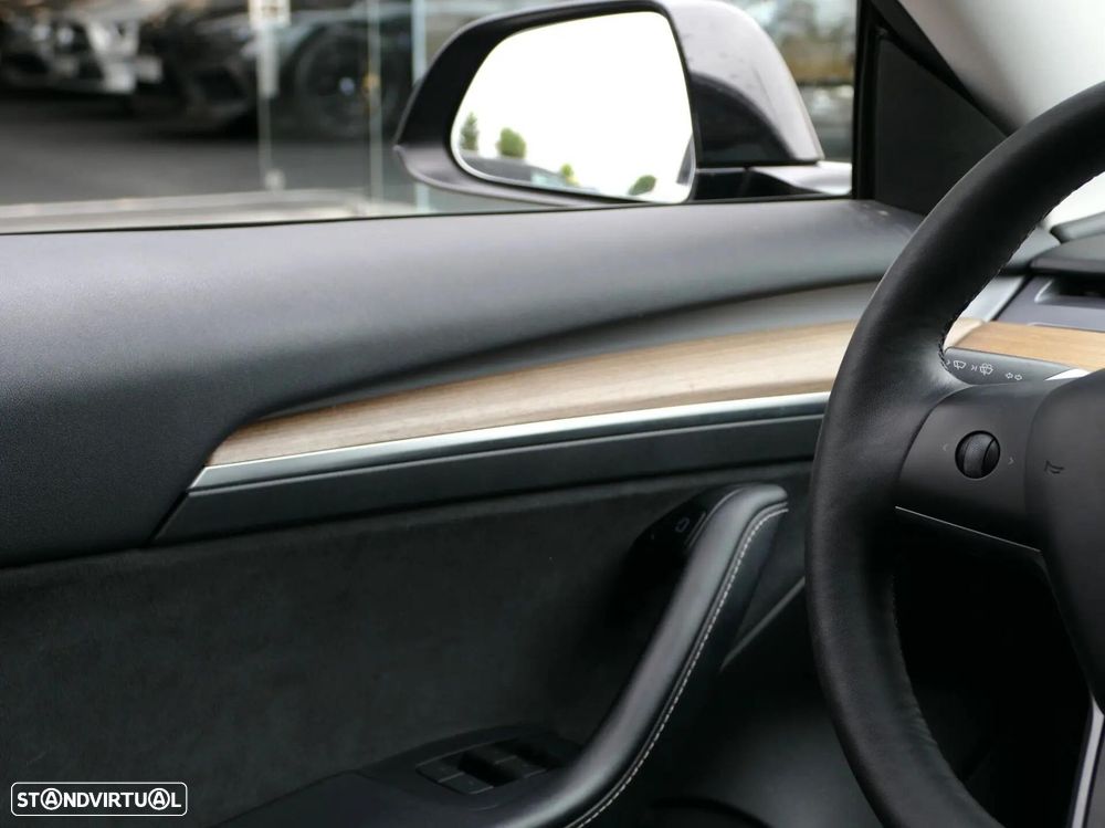 Tesla Model 3 Long Range Tração Traseira - 34