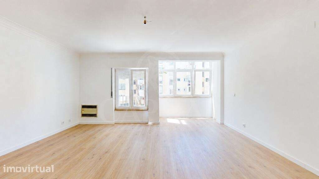 T2 Renovado c/ garagem na Alapraia (Estoril) - Grande imagem: 5/28