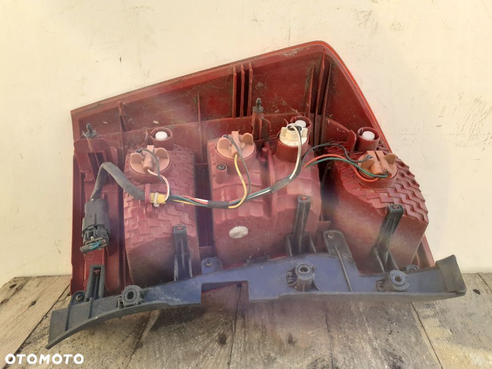 KIA CARENS 3 III LAMPA TYLNA TYŁ PRAWA - 4