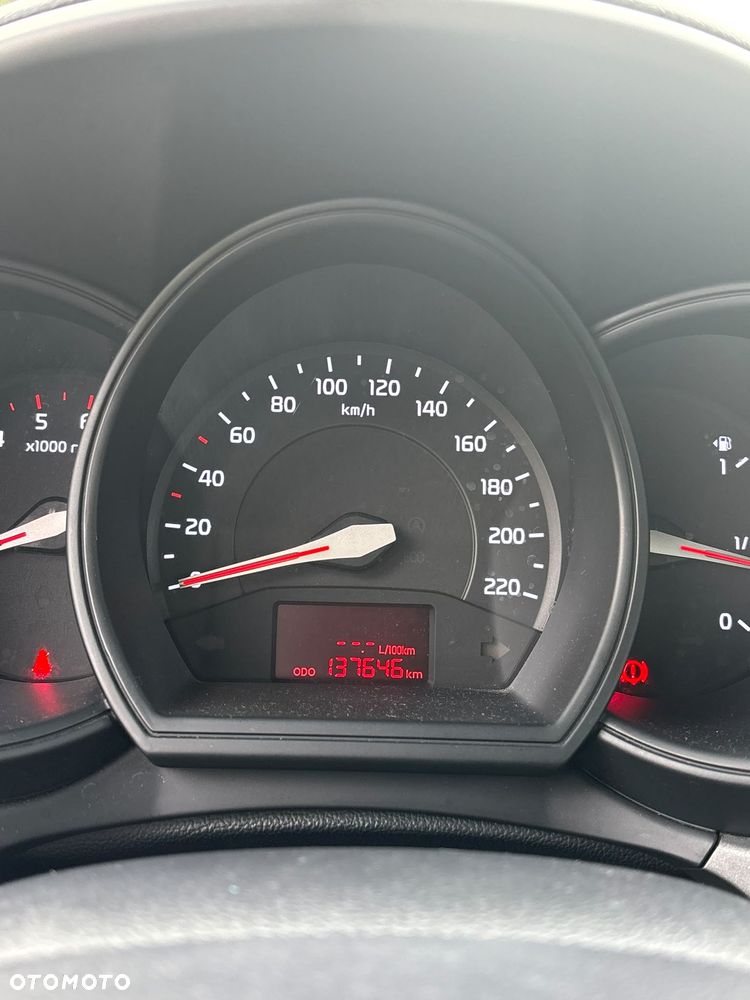 Kia Rio - 10
