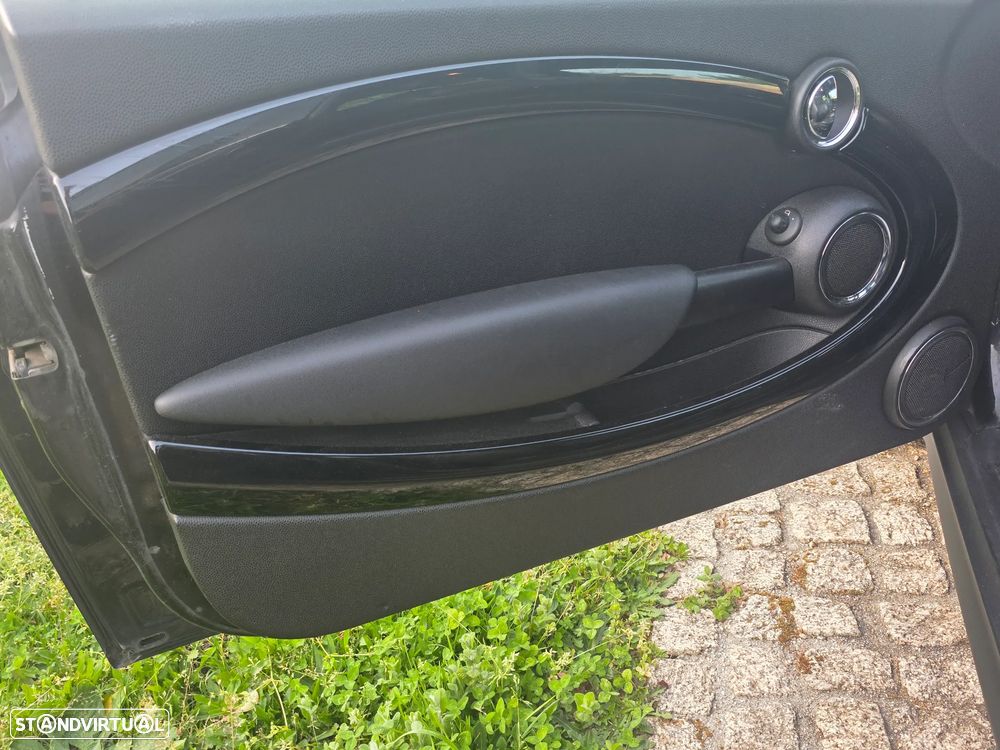 MINI 3 Portas Cooper D - 25