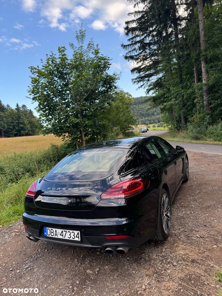 Porsche Panamera S - 4