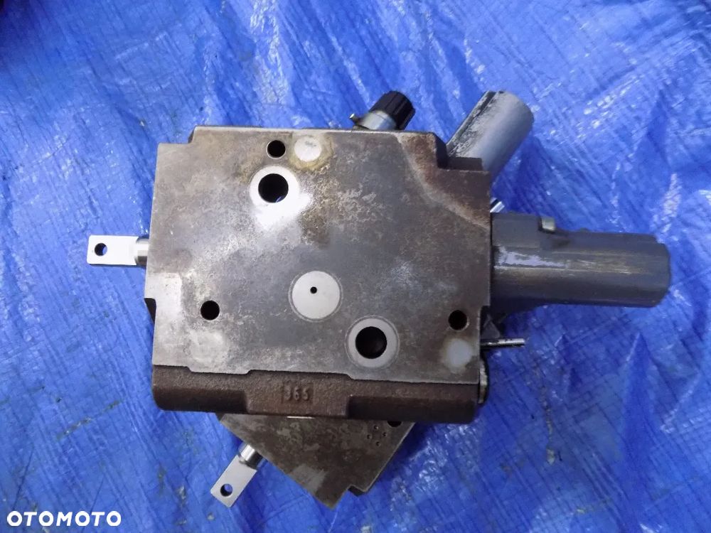 sekcja hydrauliki rozdzielacz zawór 0521610025 case mxm new holland t7030 tm120 - 3