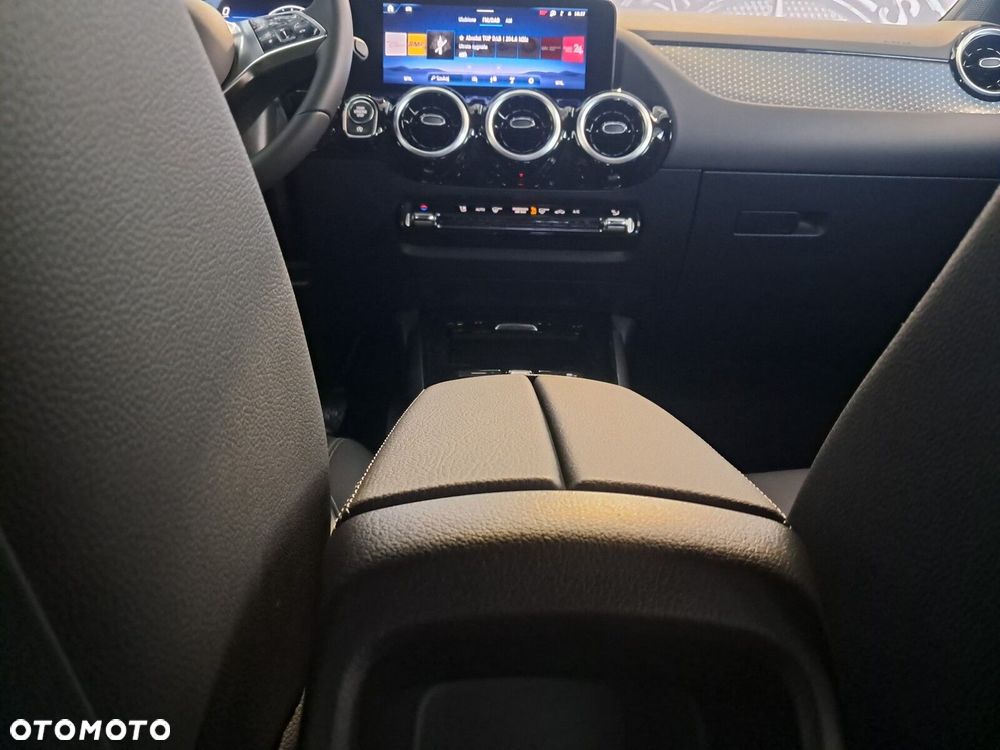 Mercedes-Benz GLA - 28