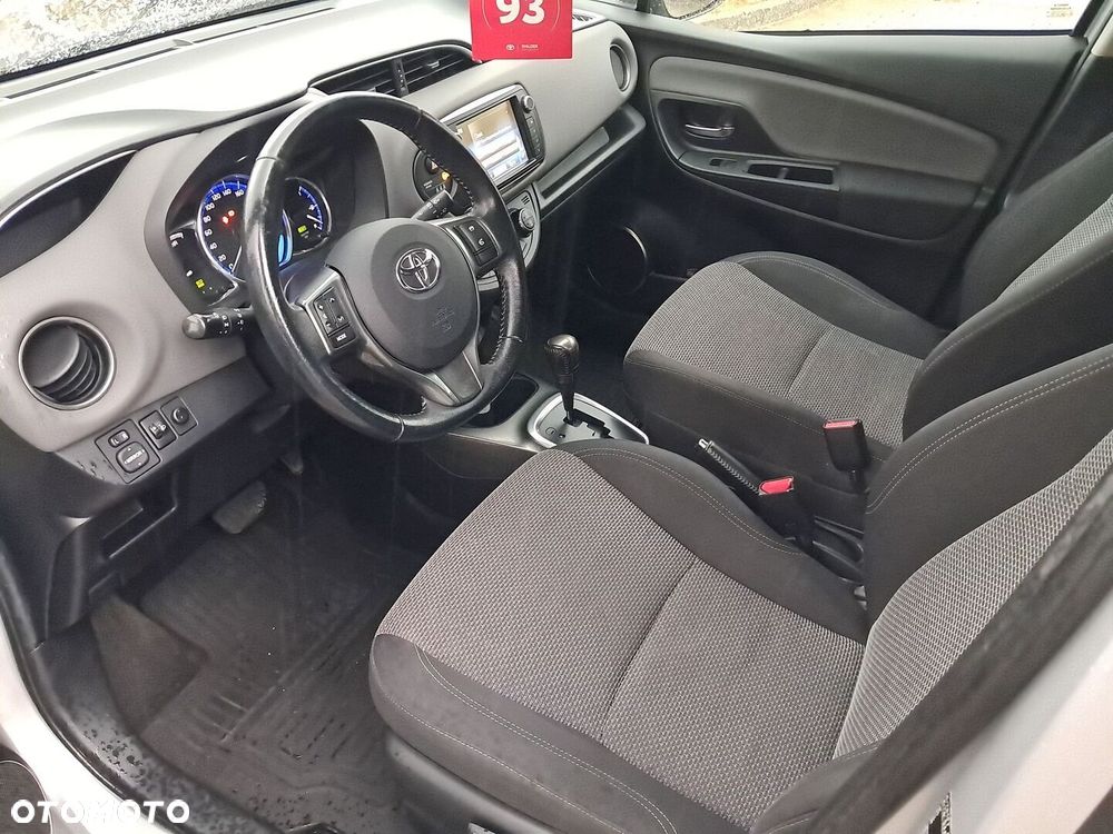 Toyota Yaris Hybrid 100 Premium - 13