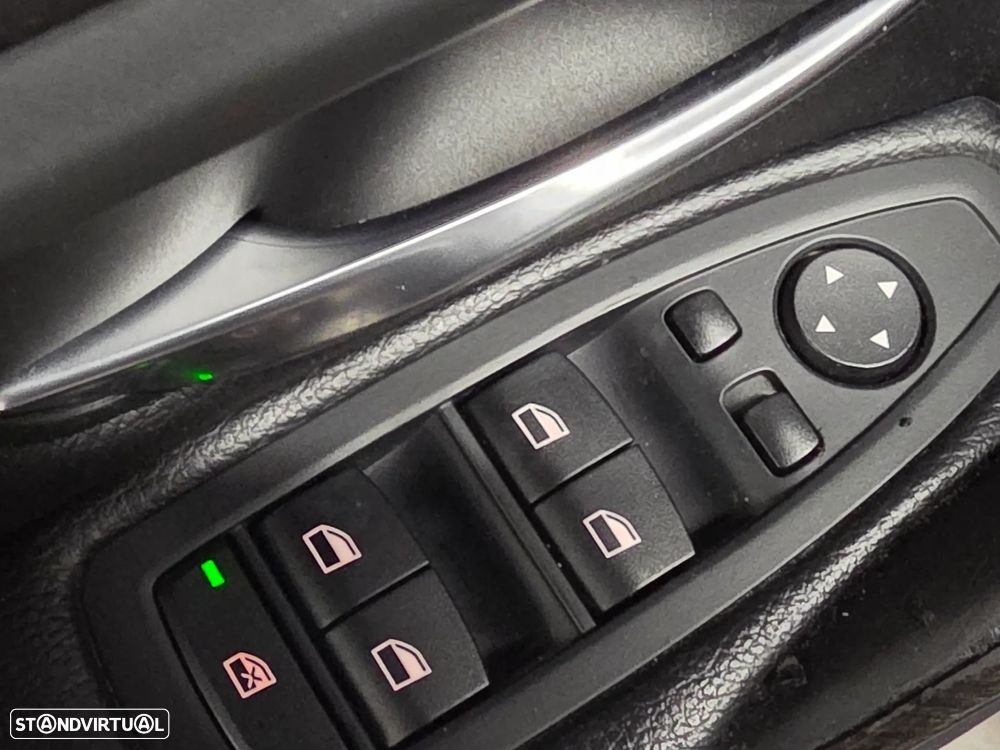 BMW 320 d Aut. Luxury Line - 29