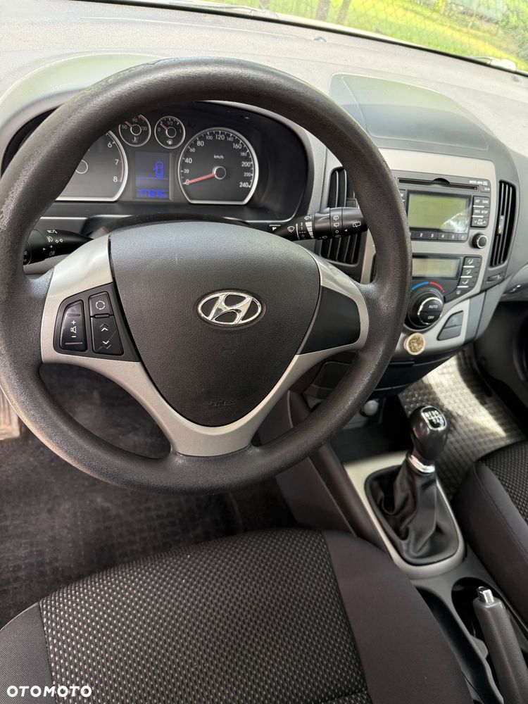 Hyundai i30 1.6 Classic + - 9