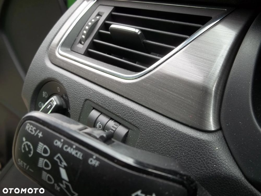 Skoda RAPID Spb 1.0 TSI Style - 22