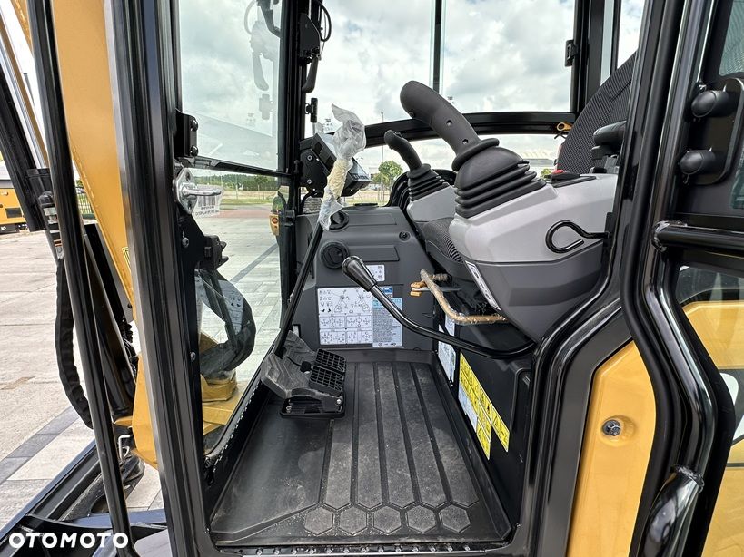 Caterpillar 302.7 CR - 23