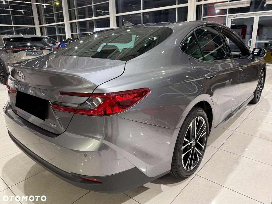Toyota Camry - 4