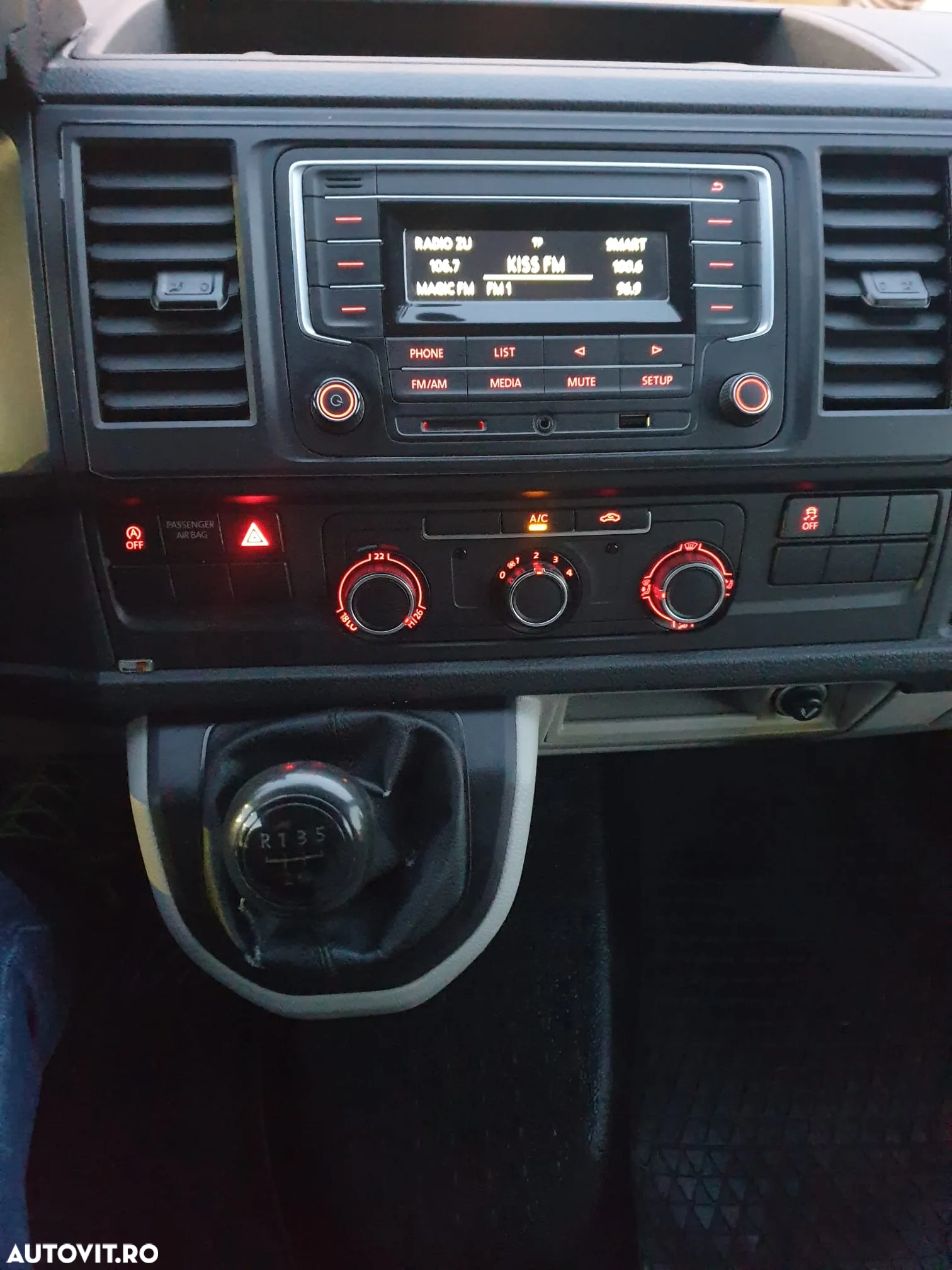 Volkswagen Transporter Kombi T6 2.0 TDI 75 kW LR - 23