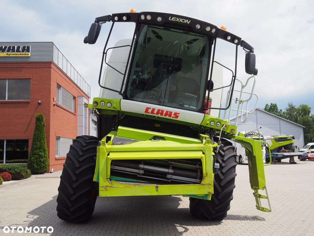 Claas Lexion 670 MONTANA + V770 - 7