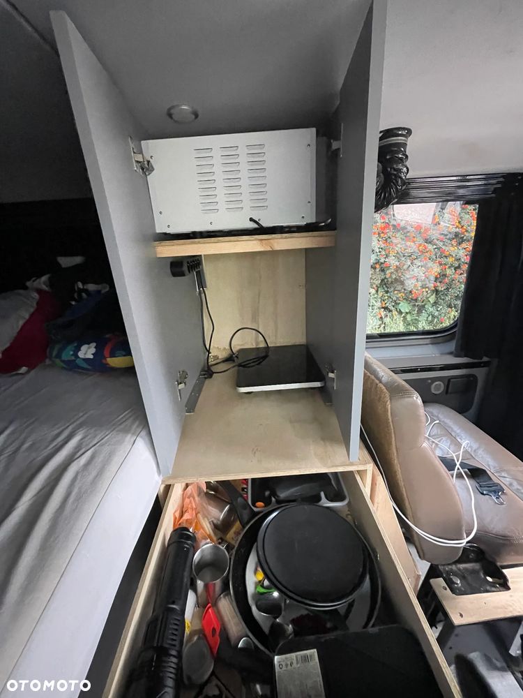 Mercedes-Benz Sprinter - 11