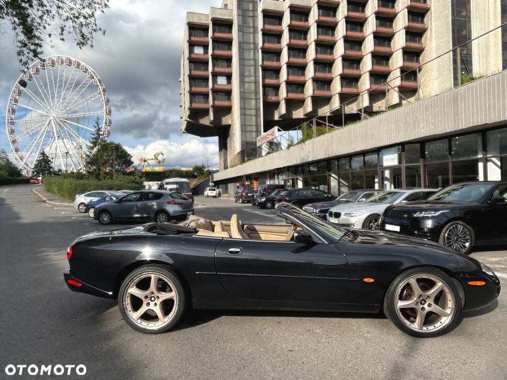Jaguar XK8 Cabriolet - 9