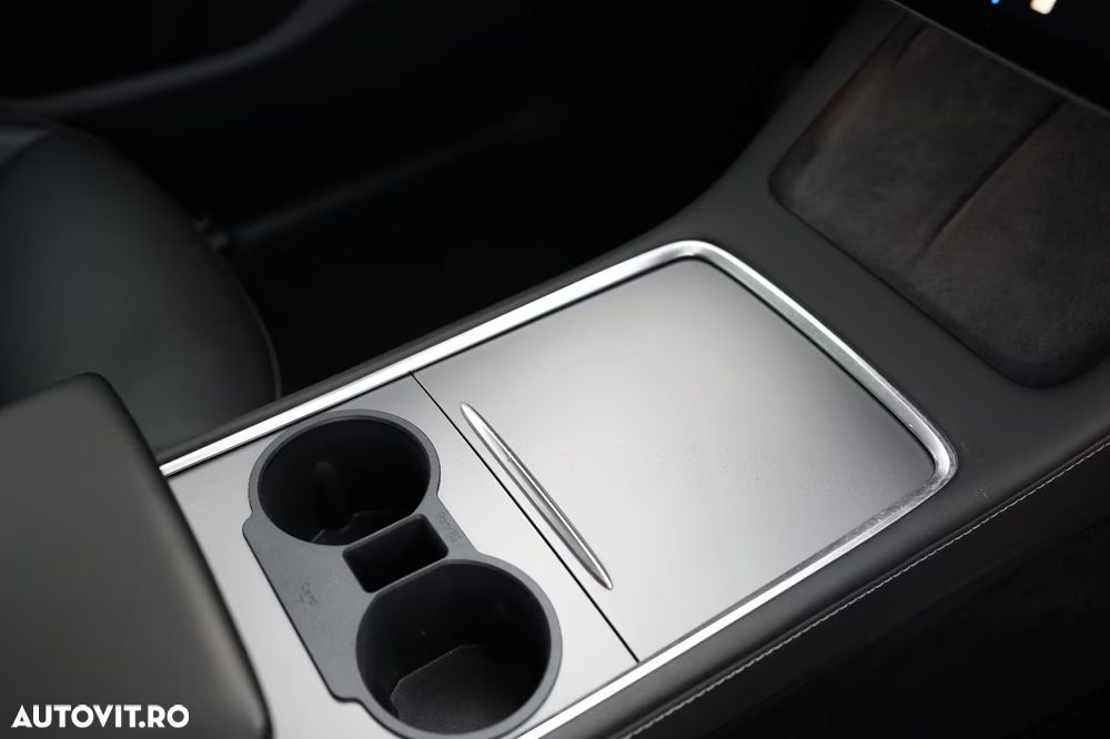 Tesla Model Y Long Range Dual Motor AWD - 16