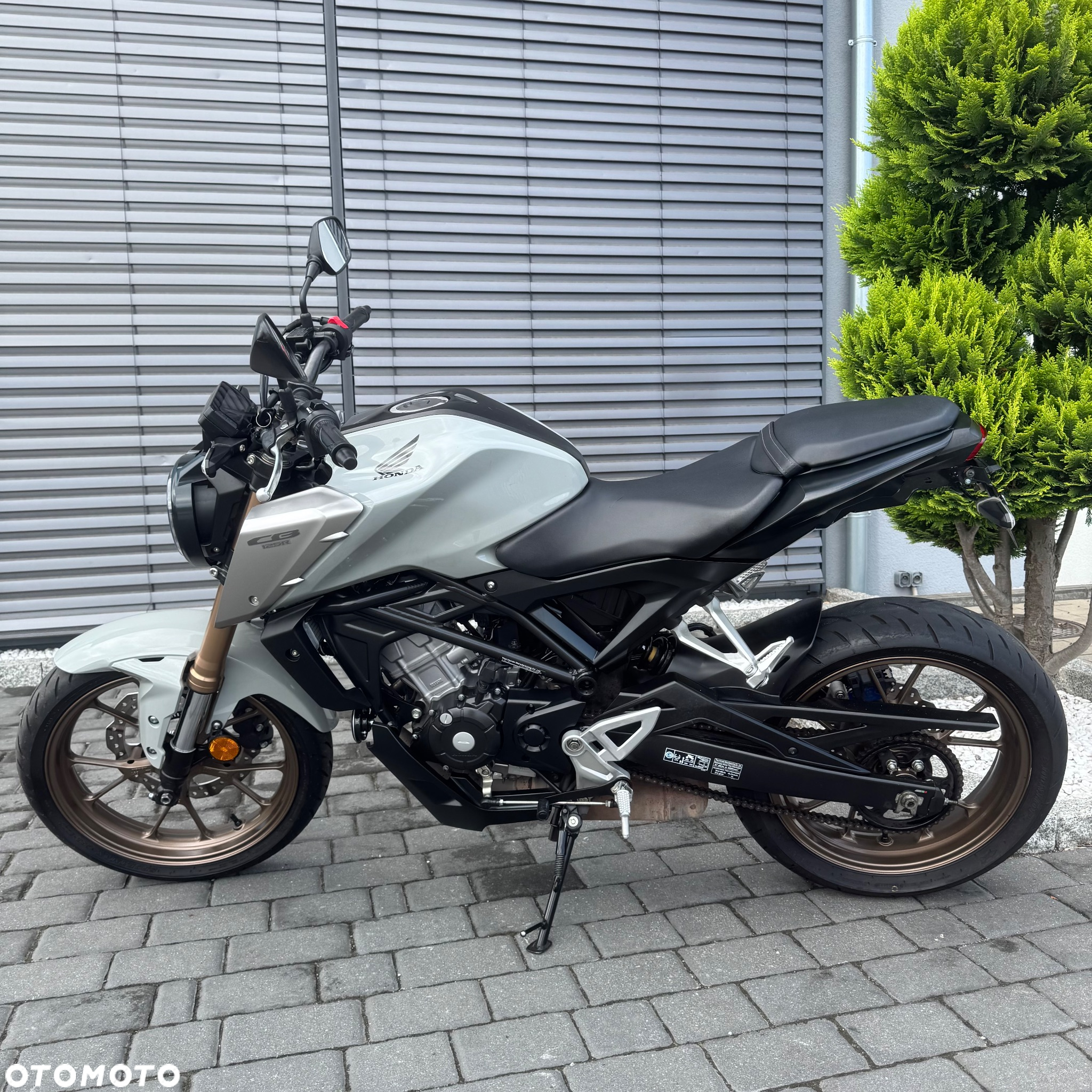 Honda CB - 12