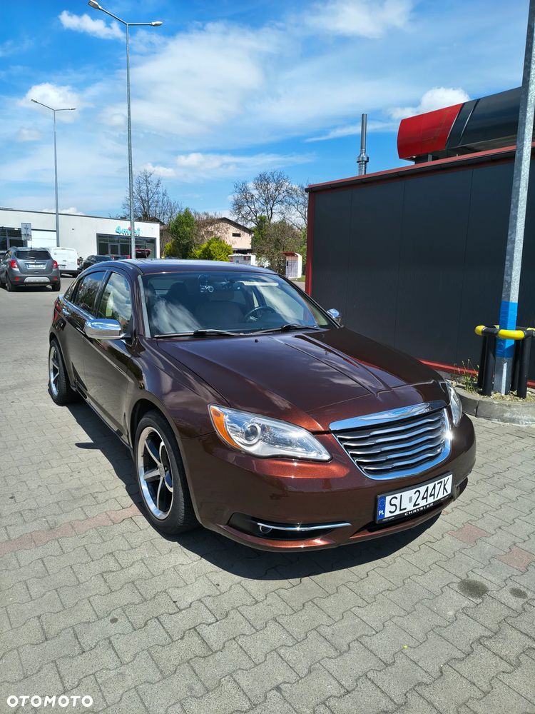 Chrysler 200