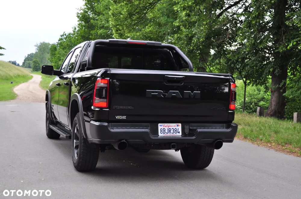 Dodge RAM - 8