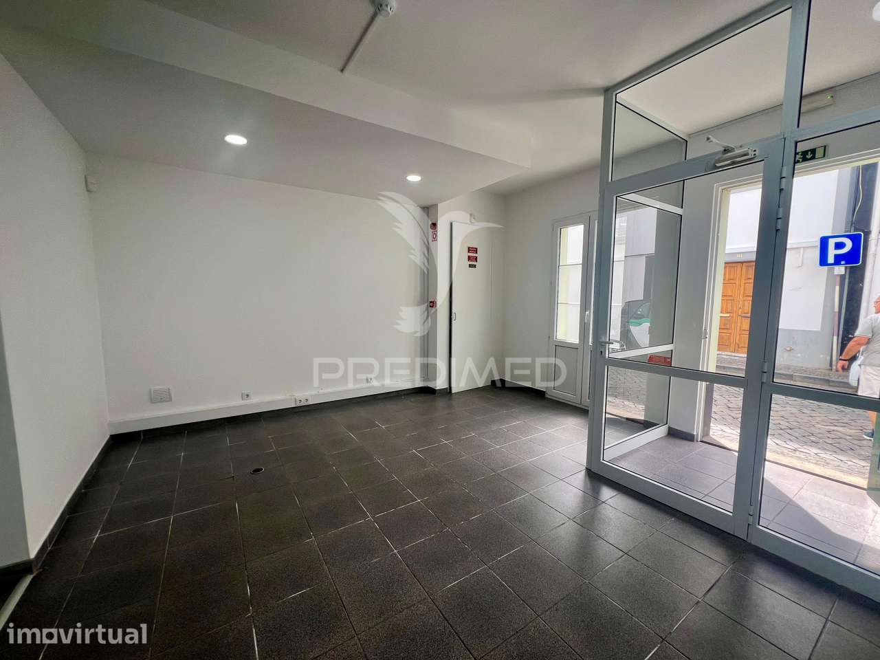 CONSULTÓRIO PARA ARRENDAMENTO | CENTRO DE ANGRA DO HEROÍSMO - Grande imagem: 5/14