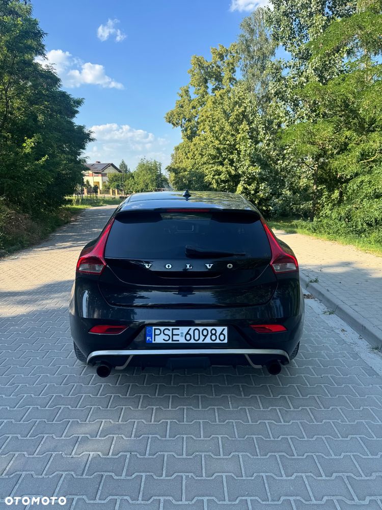 Volvo V40 D2 R-Design - 3
